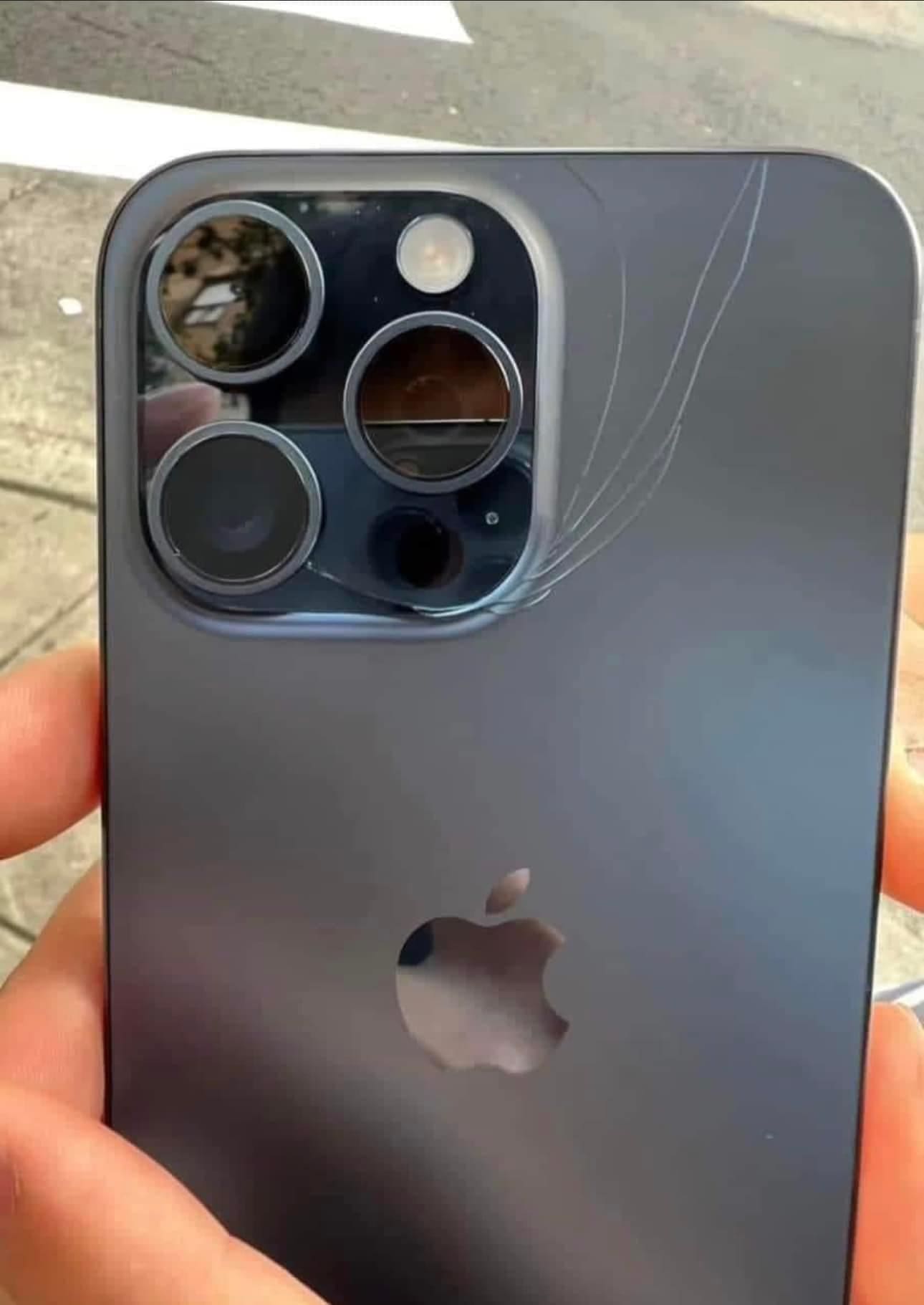 Singapore man shows cracked iPhone 15