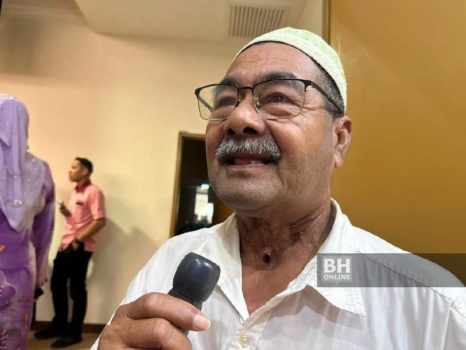 Ismail Mamud loses voice due to smoking