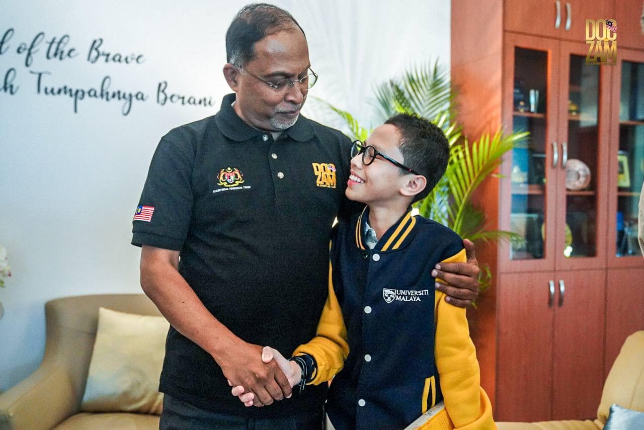 Izz with Higher Education Minister