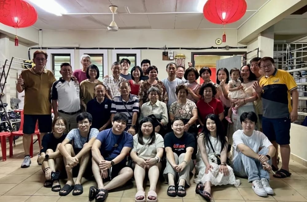 Jiaru reunites with M'sian relatives