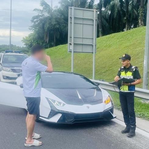 JPJ seizes Lamborghini (1)
