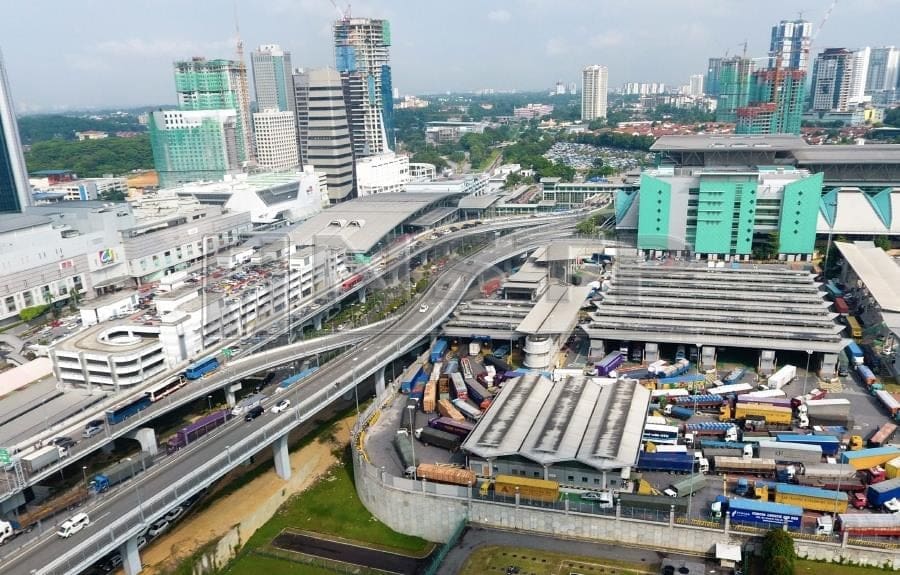 59yo M'sian Man Faints And Dies While Waiting To Have Passport Scanned at JB Checkpoint