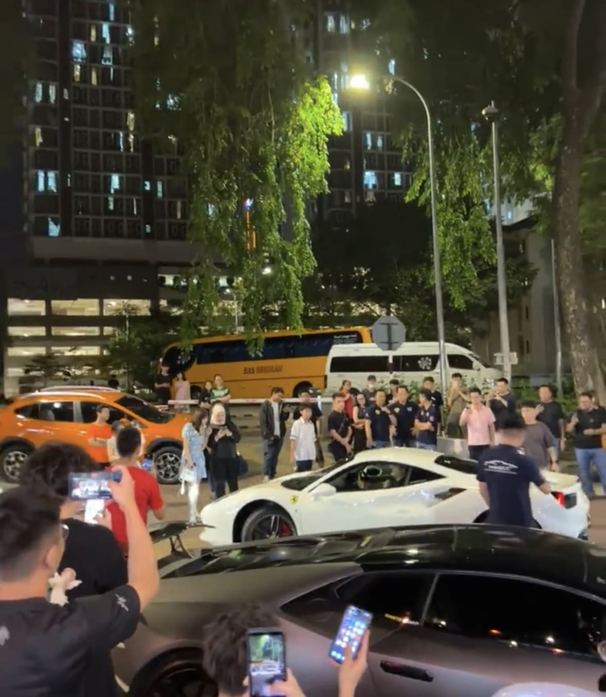 Kopitiam Owner Gifts Wife With RM1.2mil Ferrari To Thank Her For Having Many Kids In Sunway  1