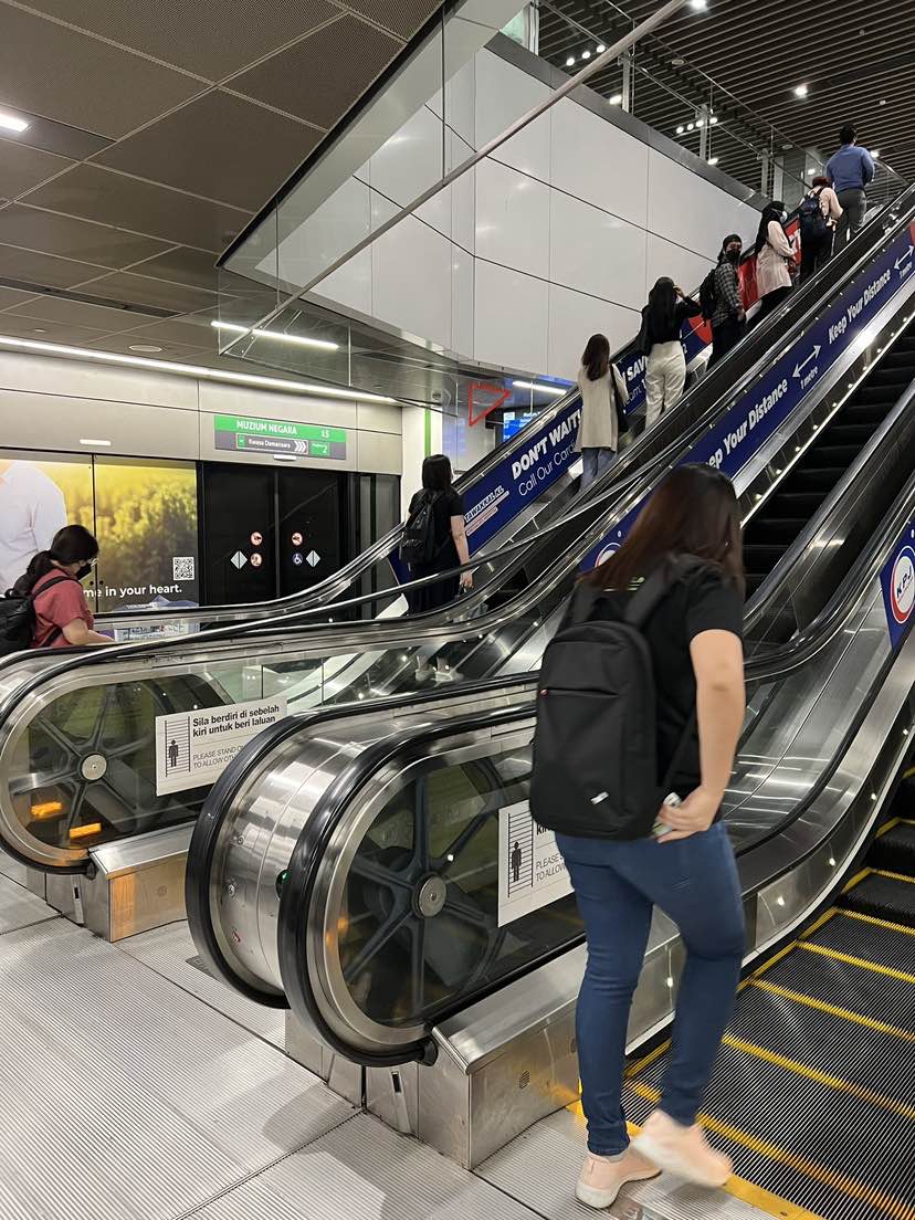 "So Scary!" — M'sian Commuters Spooked By Detached Escalator Handrail At MRT Station