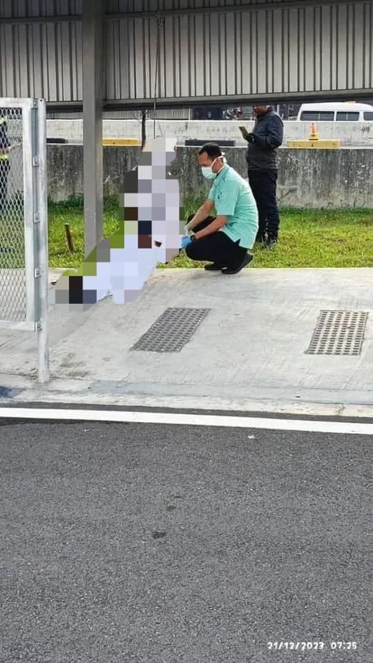 Medical officer examining dead body found hanging near LRT station in Taman Sri Andalas
