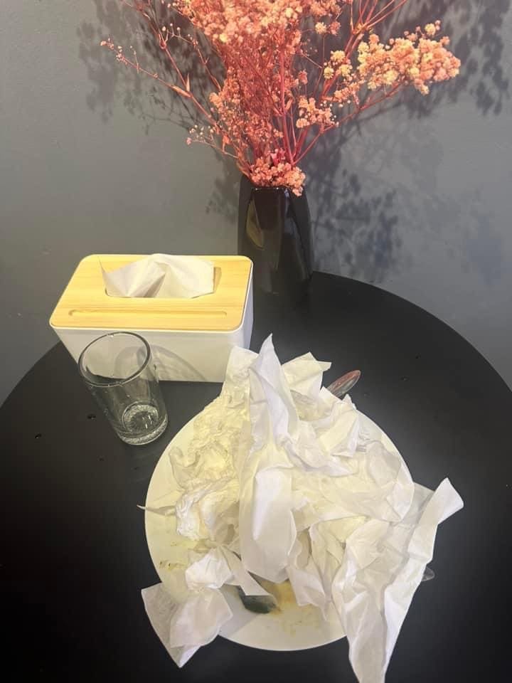 M'sian customer leaves a pile of tissue paper on plate