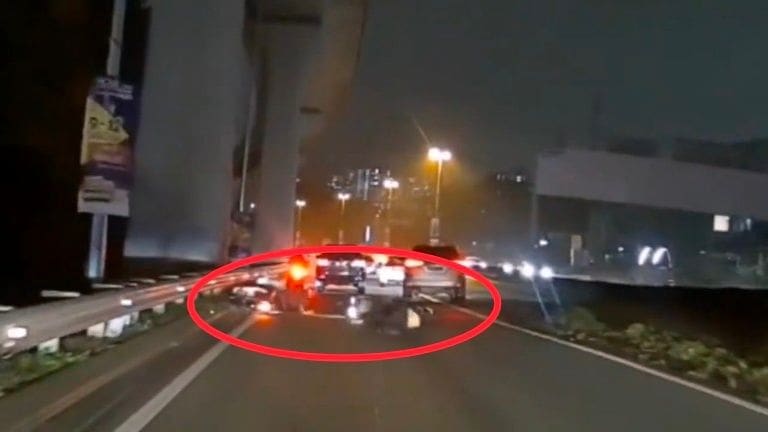 E-Hailing Driver Stops To Help Motorcyclists In Accident, Accidentally Leaves Passenger Behind