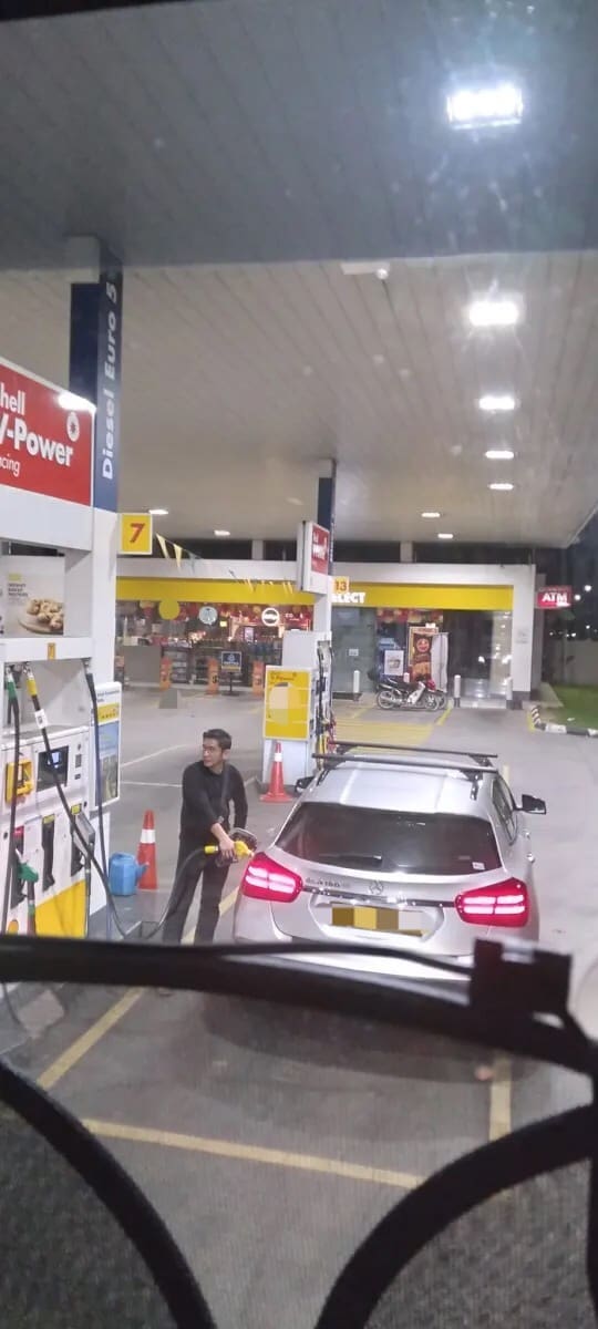 You Again?! Man Caught Pumping RON95 Petrol Into S'pore-Registered Mercedes