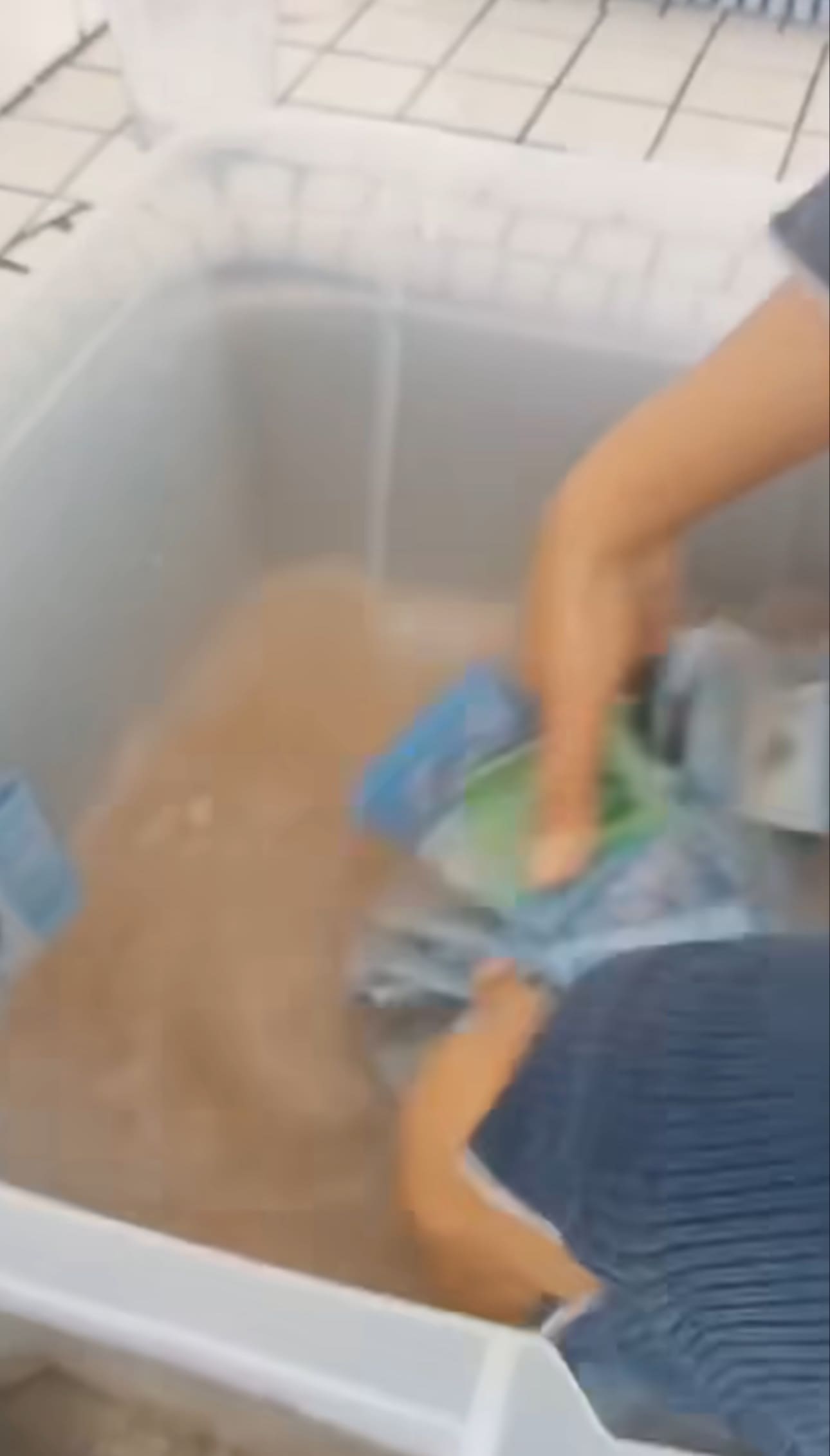 Water turns brown after rinsing the money multiple times