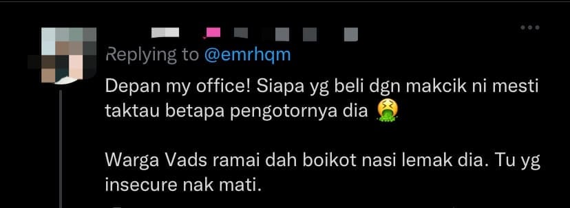 "This Is My Spot!" — Makcik Threatens Fellow Vendor For Selling Nasi Lemak Beside Her Stall
