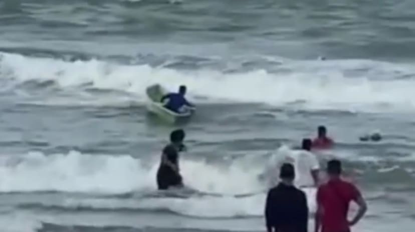 14yo M'sian Boy Paddles Against Strong Currents To Save Drowning Girl In T'gganu