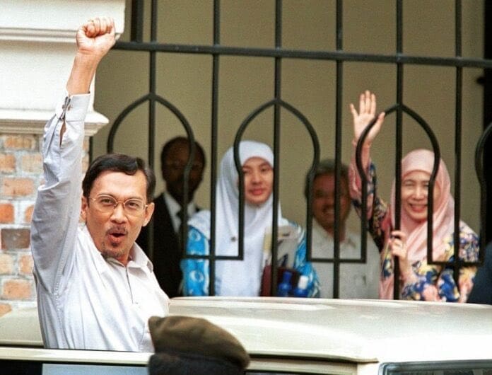 #OurPM Is Trending On Twitter To Show M'sians Joy & Excitement Over Anwar Ibrahim's News As The 10th PM
