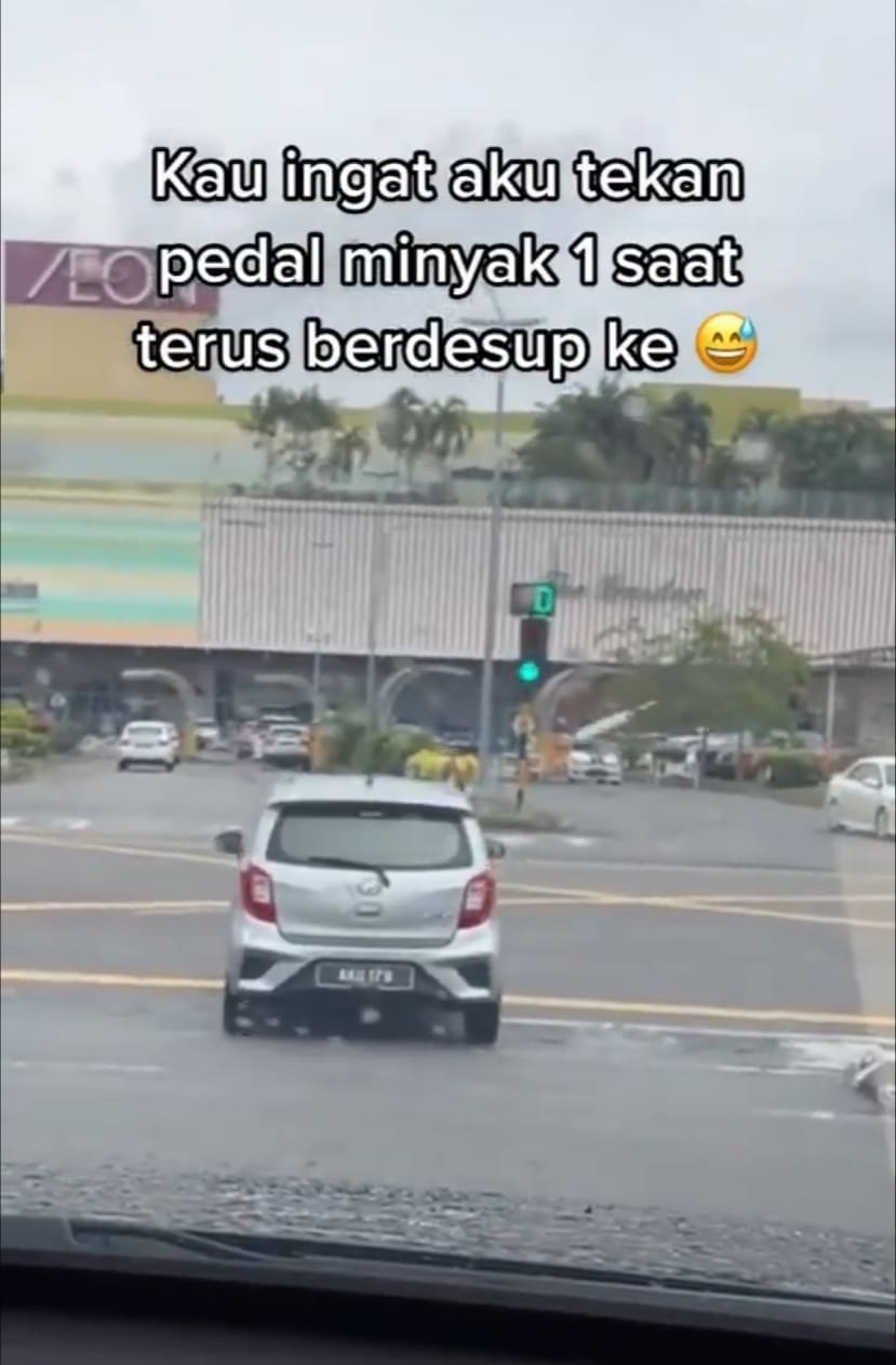 "Not Even F1 Can Get Past This"- 1 Second Traffic Light At Melaka Tickled Netizens