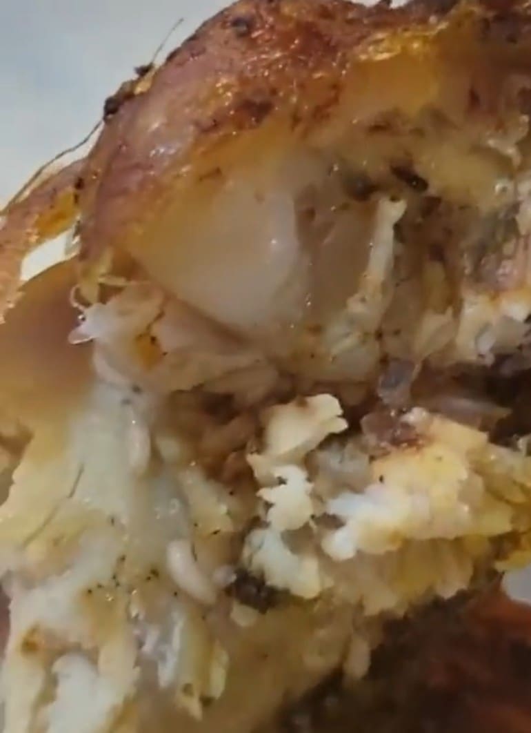 "Boycott Mamaks!" — M'sians Shocked By Clip Of Maggots Found Inside Fried Chicken