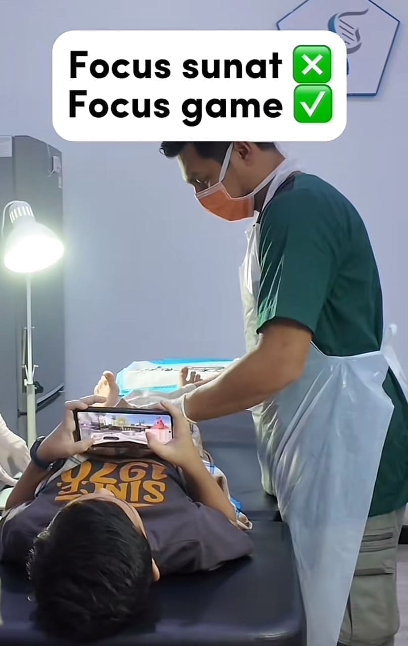 Boy gets circumcised by doctor