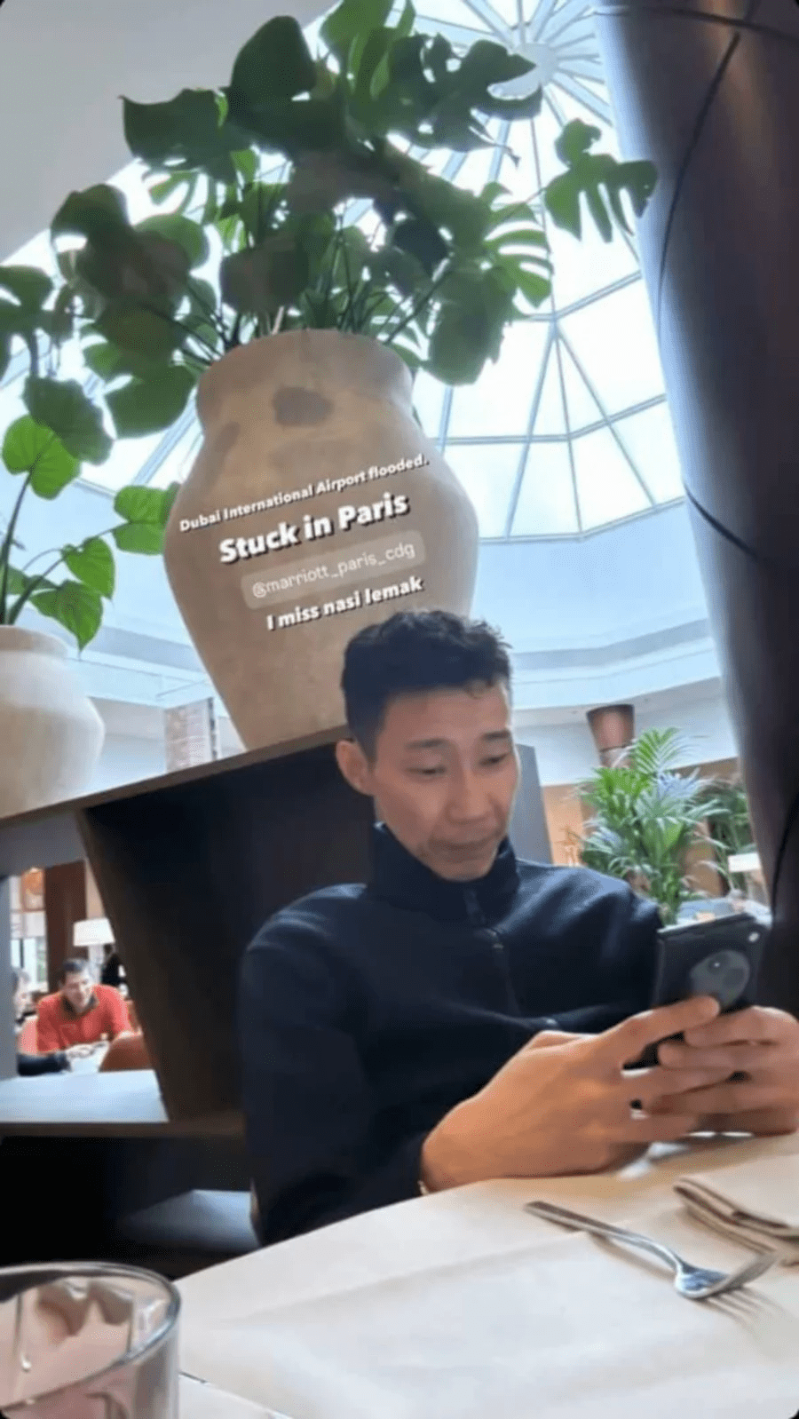Lee Chong Wei stuck at Paris airport