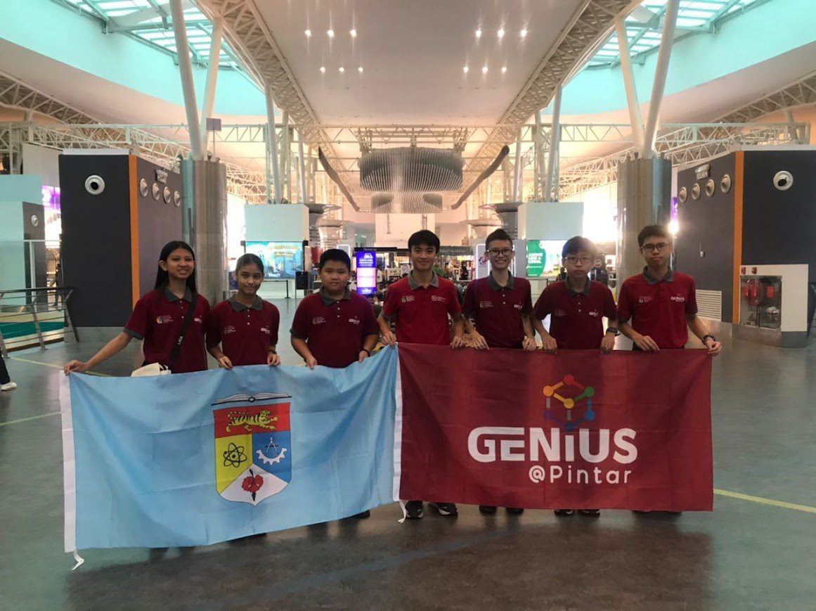 Leia posing with her Permata classmates