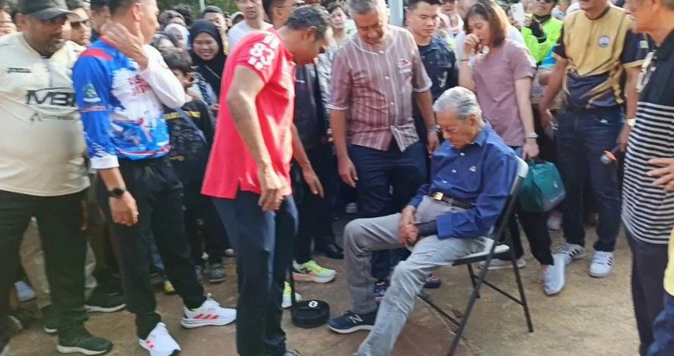 Tun M keletihan kayuh basikal