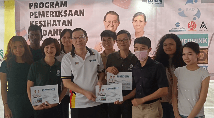 Lim Guan Eng attending health screening program