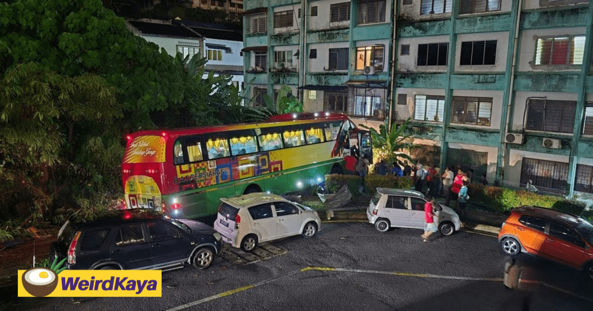 Tour Bus Nearly Crashes Into Cheras Apartment Due To Brake Failure