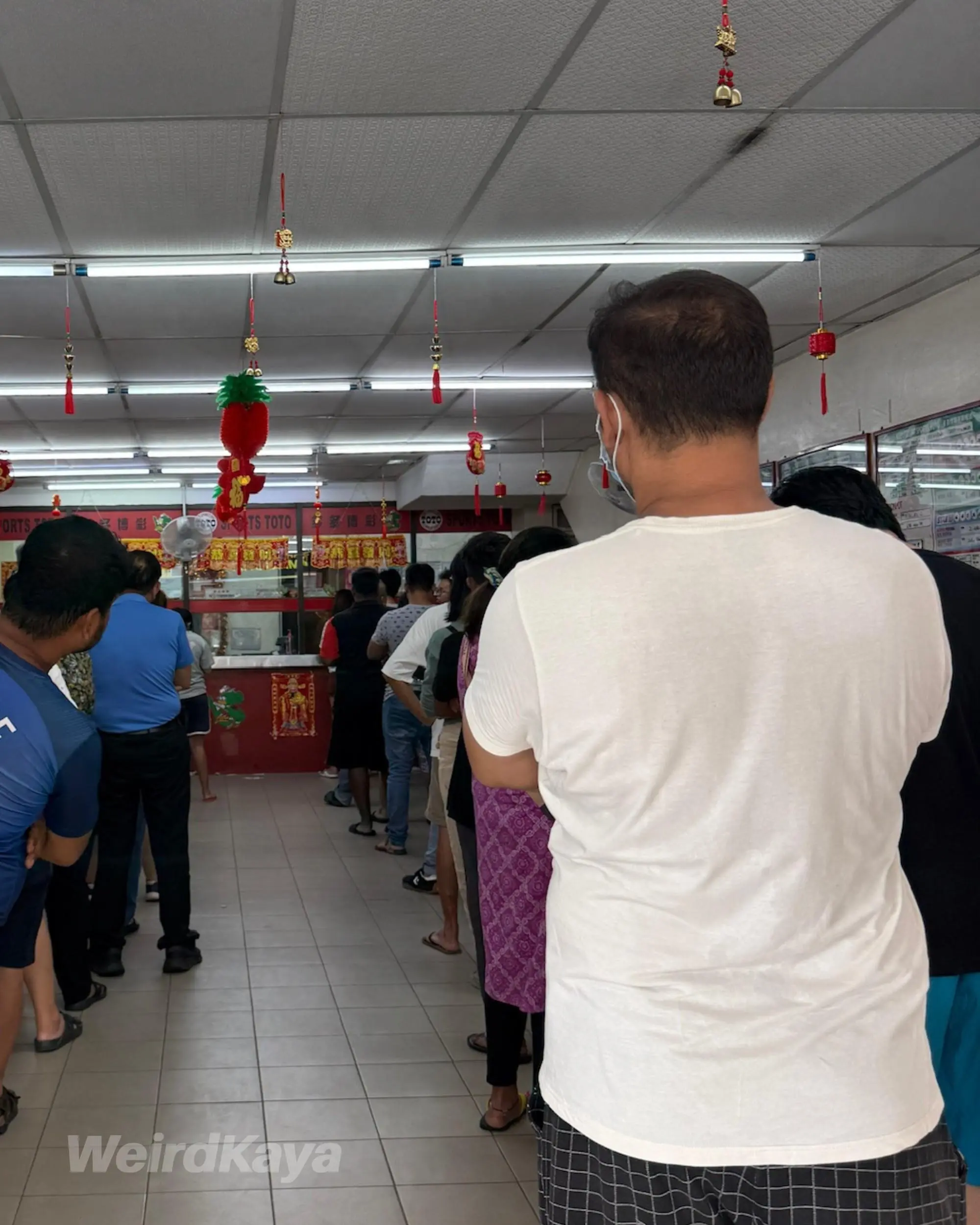 Lottery_queue_toto_jackpot (1)