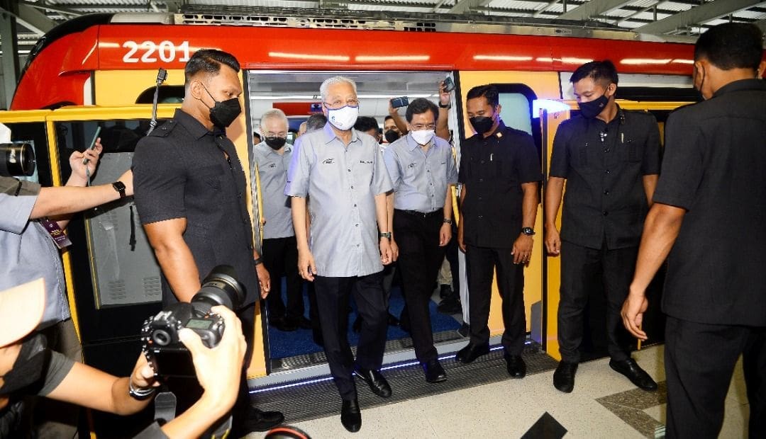 Pm: M'Sians To Enjoy Free Rapidkl Rides For One Month In Conjunction With Putrajaya Mrt Launch | Weirdkaya Free