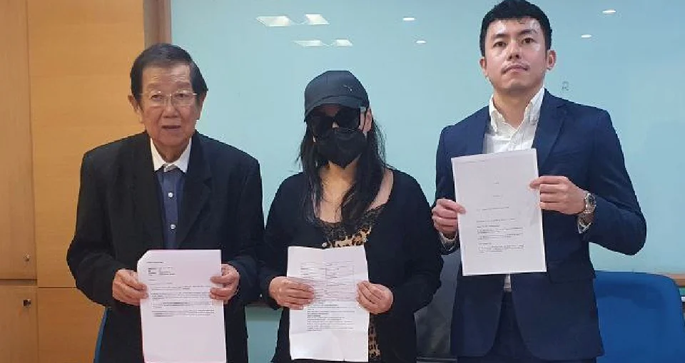 'Datuk Seri' Stalks Single Mother For 3 Years With 2,000 Emails & Offers RM1mil To Have His Child
