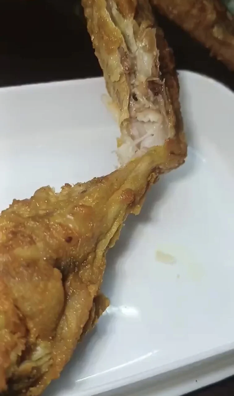 maggots in fried chicken (2)