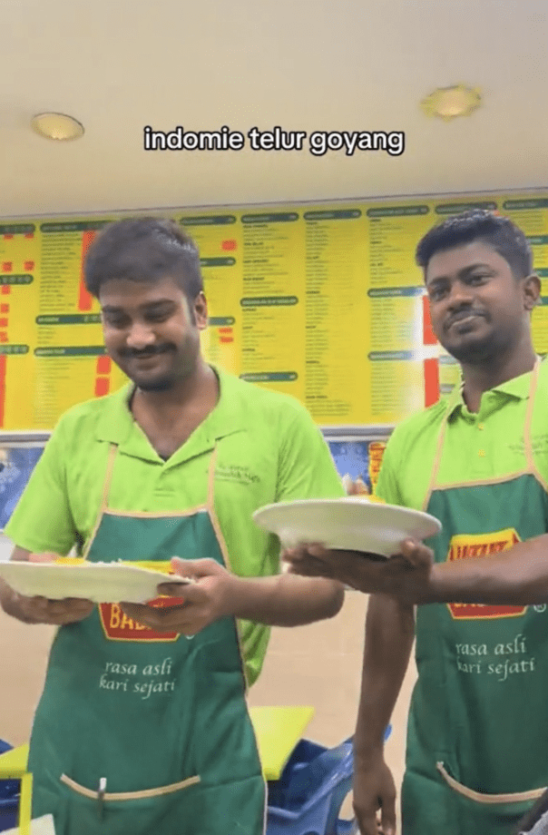 mamak serving maggi goreng