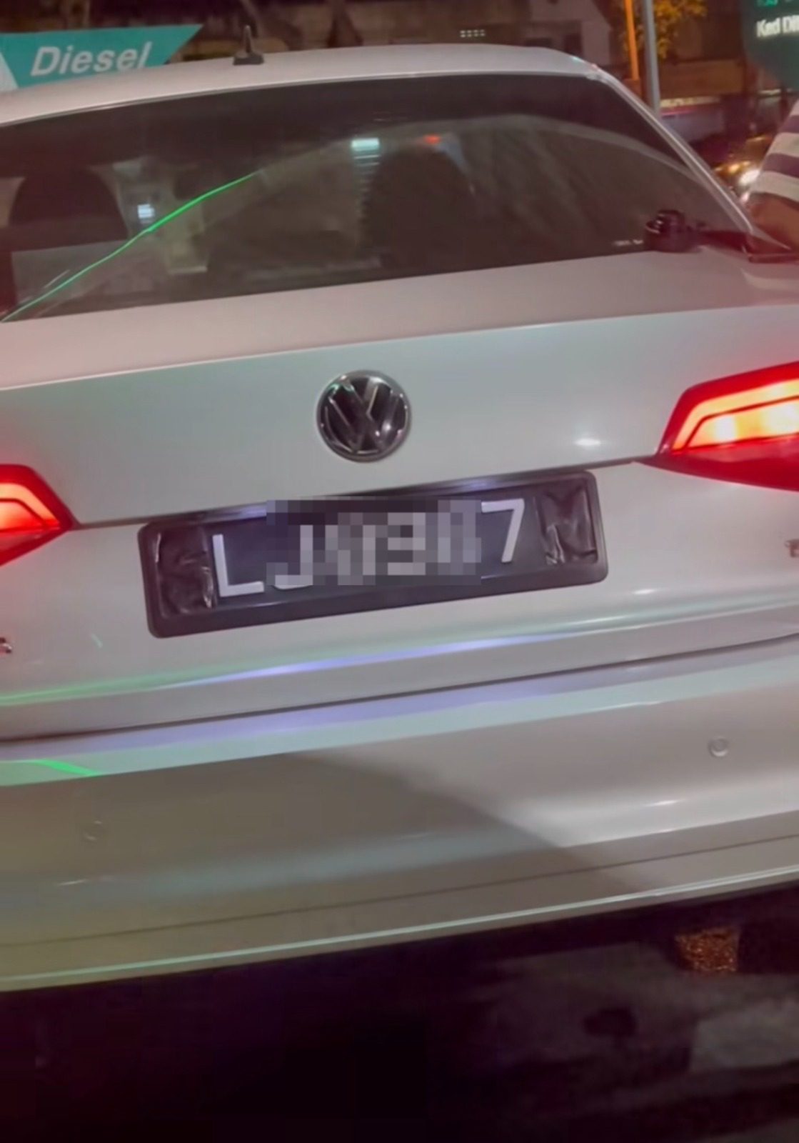 Man Allegedly Tapes Over Singapore Plate Prefixes To Use Subsidised RON95 In Johor