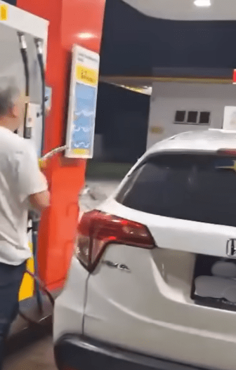 Man asks why he cannot pump RON95 into Honda vehicle