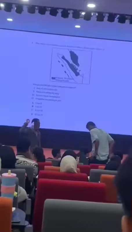 Man jerks off at APU seminar (1)