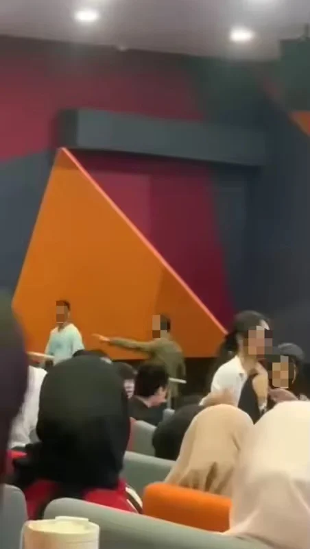 Man jerks off at APU seminar (2)