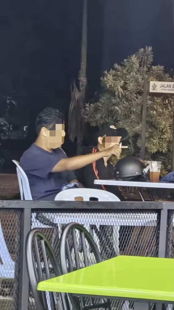 M'sian man caught smoking at mamak