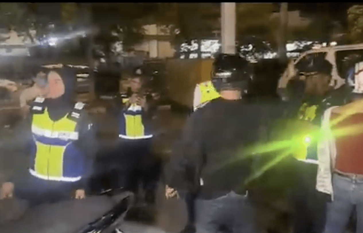 Man shouts B*bi at police officer