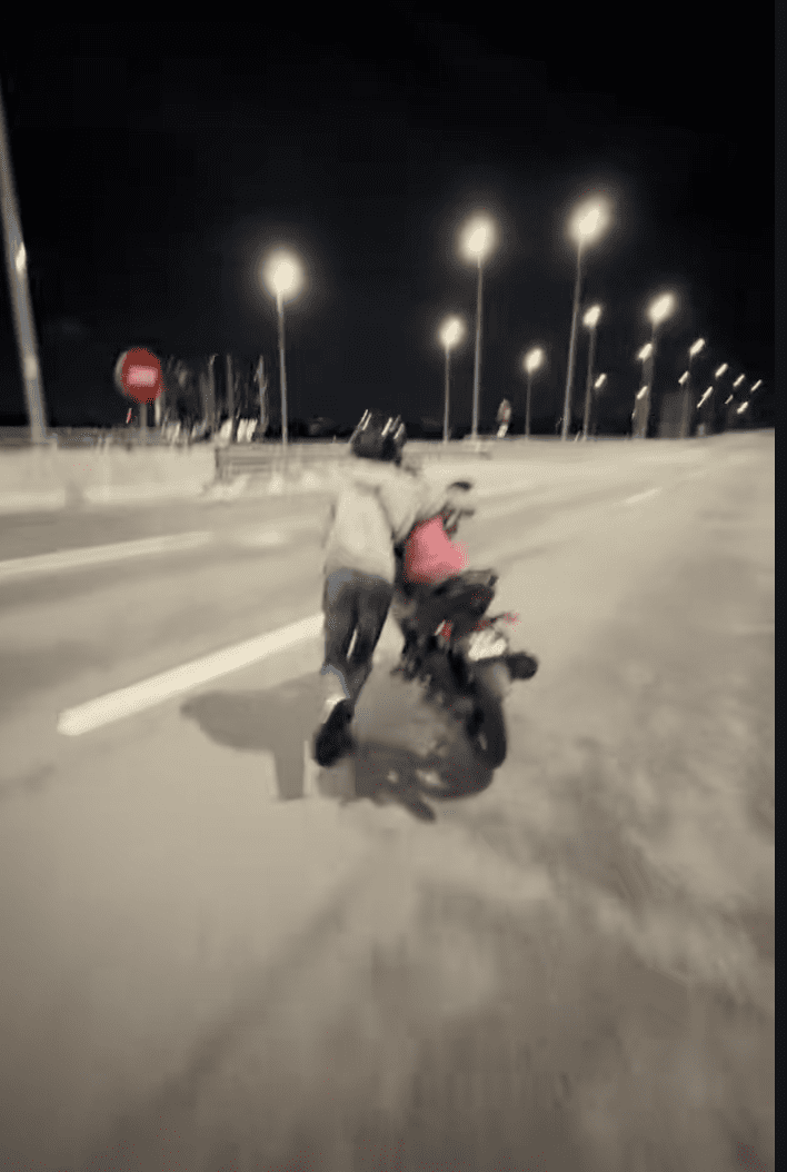 Mechanic Helps M’sian Dad Who Was Stranded With Wife & Kids At 1am After Bike Breaks Down