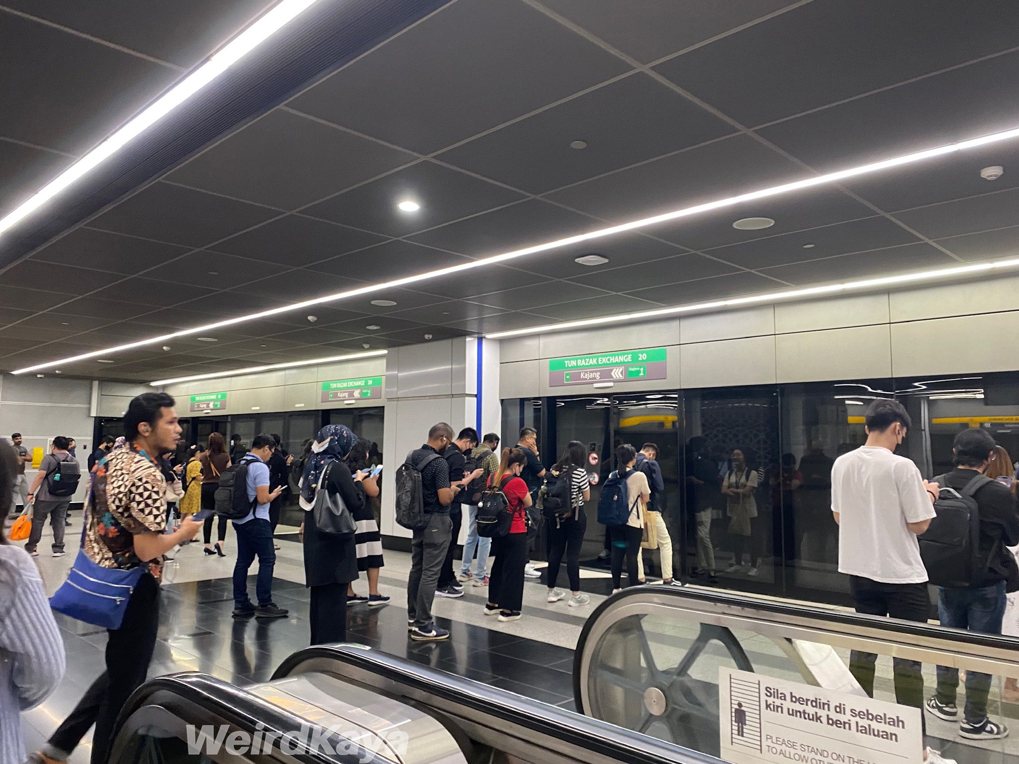 MRT TRX station people lining up (2)