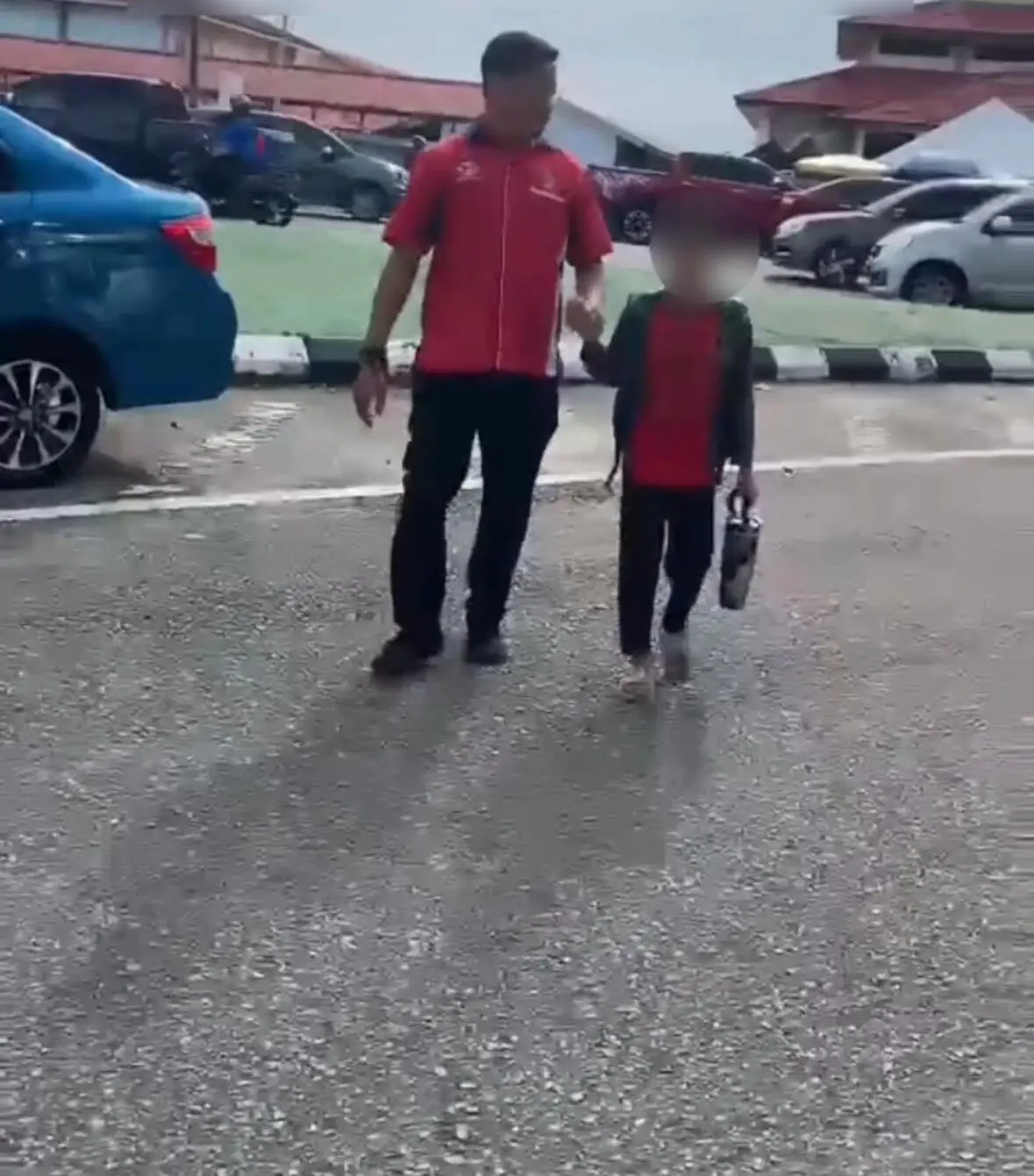 M’sian Boy Gets Emotional After Dad Buys Car So The Family Doesn’t Have To Suffer In The Heat Anymore