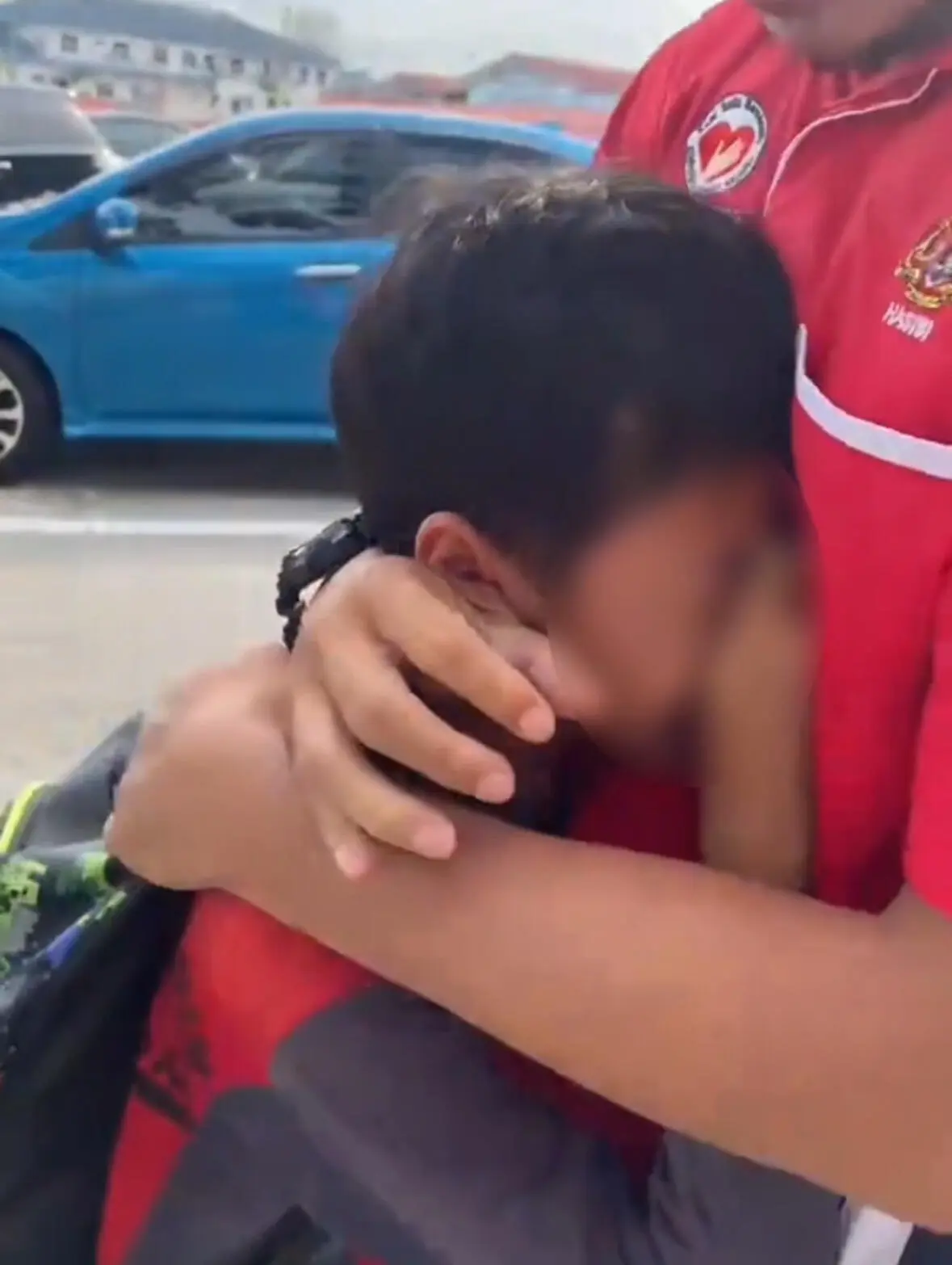 M’sian Boy Gets Emotional After Dad Buys Car So The Family Doesn’t Have To Suffer In The Heat Anymore