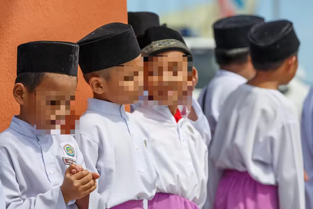 M'sian boys wearing songkok at school