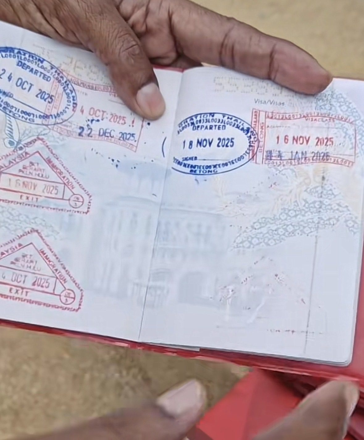 M’sian Claims Thai Border Officers Skipped Stamping On Purpose, Then Accused Travellers Of Illegal Entry To Demand Money