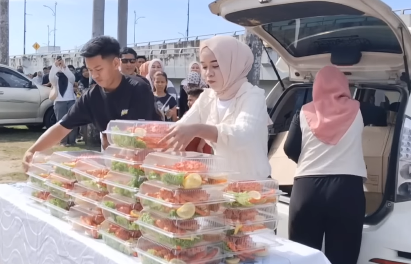 msian couple earns rm12k in 15 minutes selling king crab roadside couple