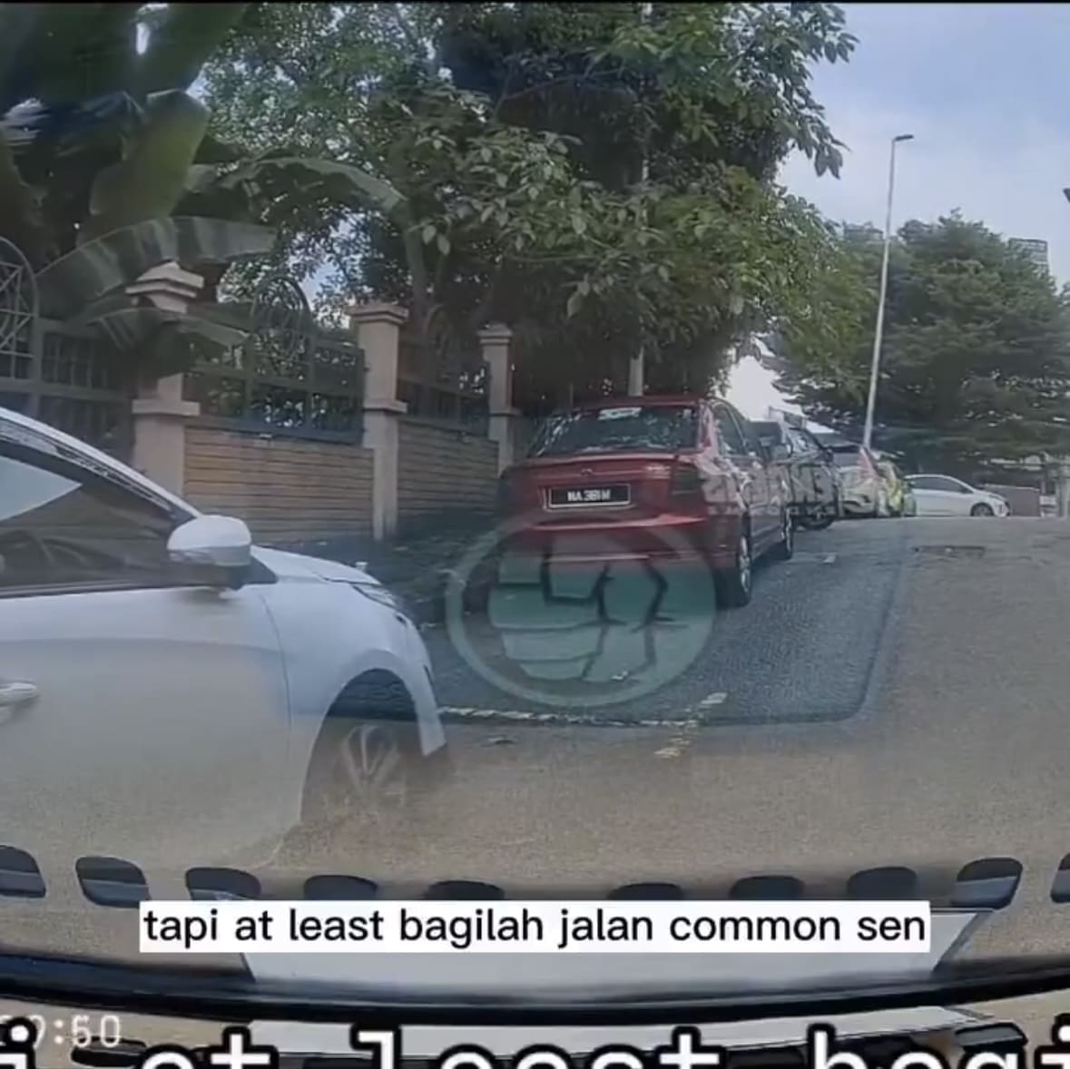 M'sian Driver Drives In Wrong Direction Along One-Way Street In Gombak
