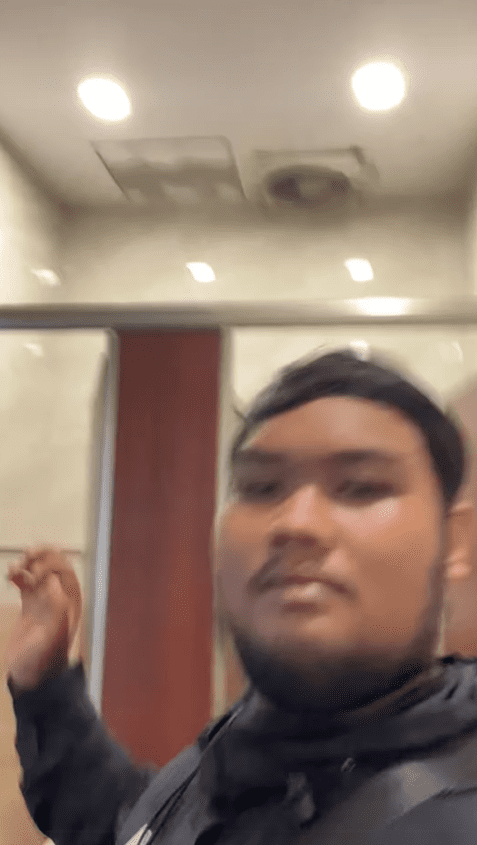 M'sian man dances inside toilet