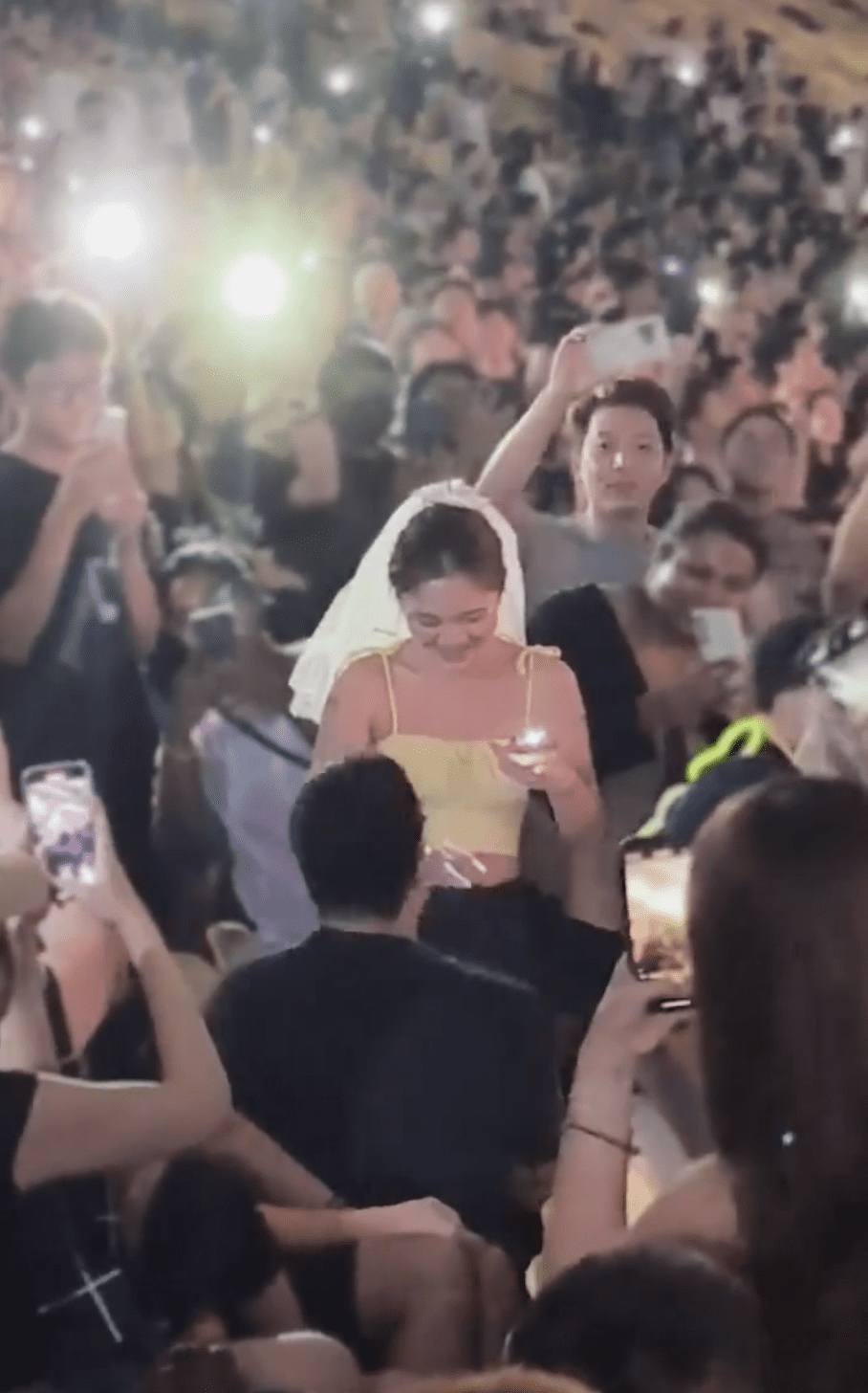 M'sian man propose to GF during Ed Sheeran concert  1