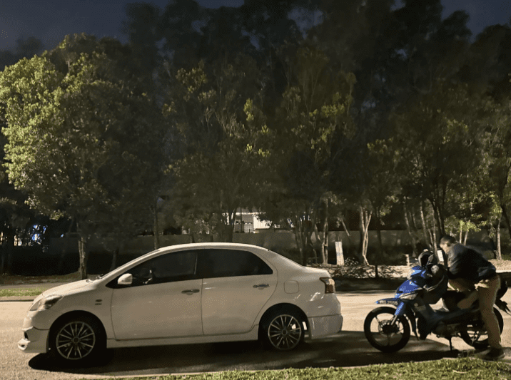 M'sian man waiting for tow truck