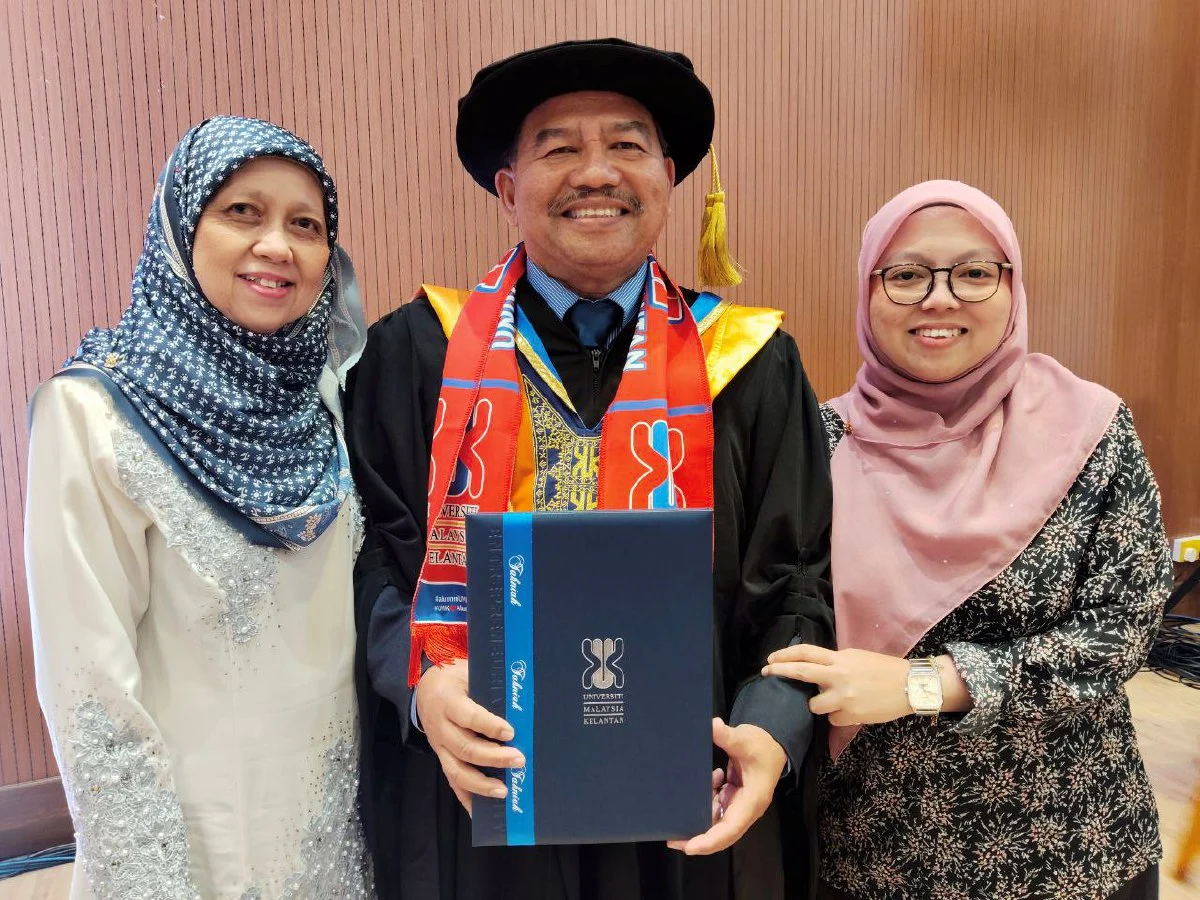 msian man with his family at his graduation