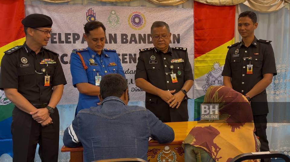 M’sian Mum Regrets Burning 22 Houses & Cars For Ah Long Syndicate, Says She Missed 2 Years With Kids 