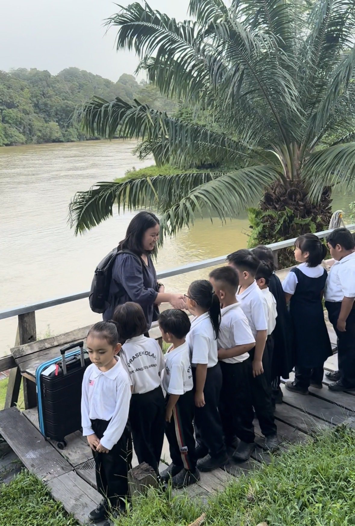 M'sian Students Stand Ready At Sarawak Jetty, Preparing A Gentle Welcome For Their New Teacher