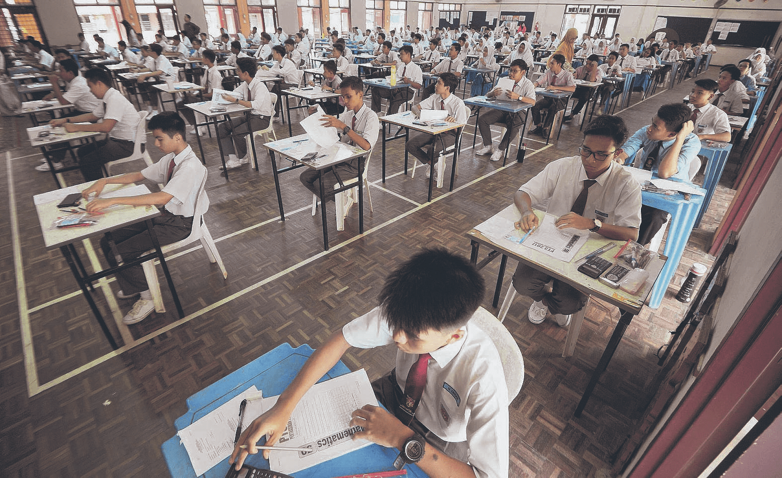 M'sian students taking exam
